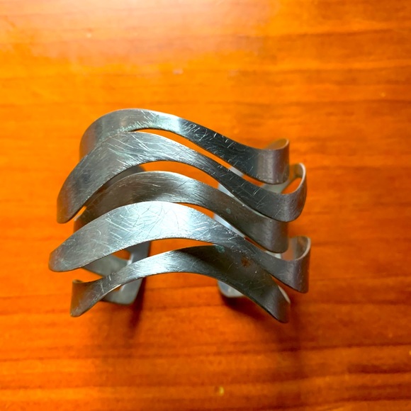 Wave cuff bracelet - Picture 1 of 7